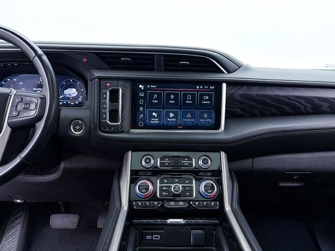 Used 2023 GMC Yukon XL Denali AWD/4WD image 10