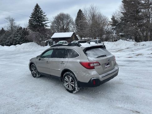 Used 2018 Subaru Outback 2.5i Limited image 4