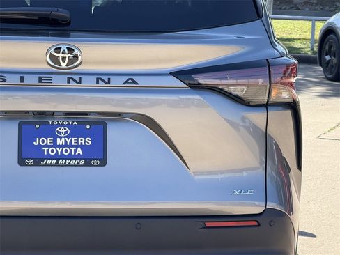 New 2026 Toyota Sienna XLE image 9