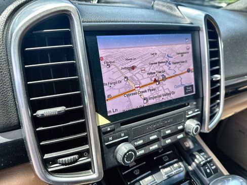 Used 2018 Porsche Cayenne Platinum Edition AWD/4WD image 11
