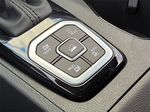 New 2026 Nissan Frontier SV w/ SV Convenience Package image 19