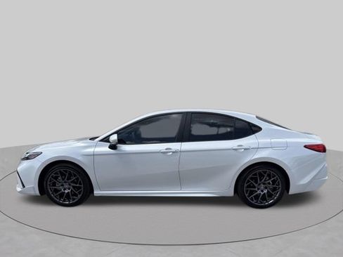 Used 2025 Toyota Camry XSE FWD image 3