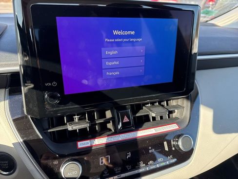 Used 2025 Toyota Corolla LE image 16