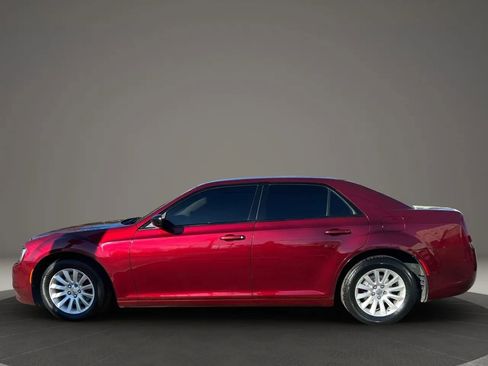 Used 2019 Chrysler 300 Touring w/ Sport Appearance Package image 8