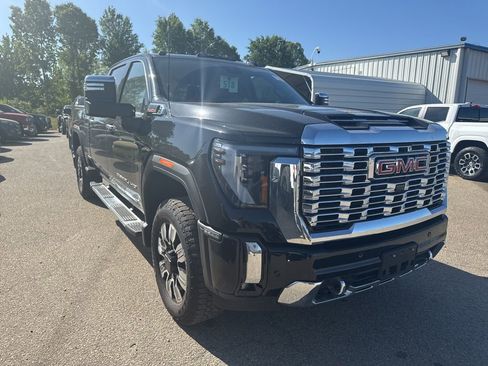 Used 2025 GMC Sierra 2500 Denali w/ Technology Package AWD/4WD image 4
