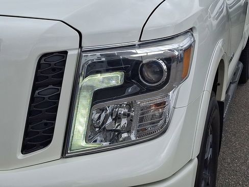 Used 2019 Nissan Titan PRO-4X w/ Pro-4x Convenience Package image 9