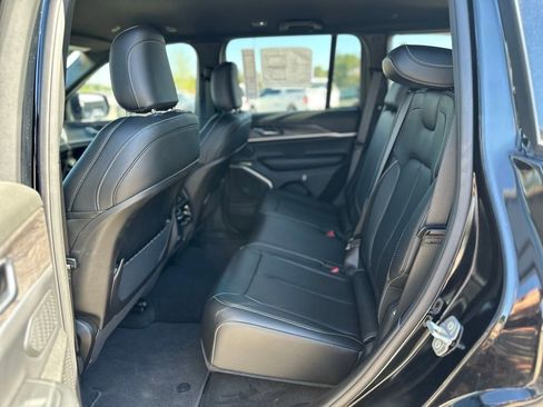 New 2025 Jeep Grand Cherokee Limited w/ Trailer Tow Package image 32