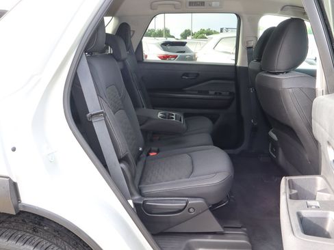 Used 2025 Nissan Pathfinder SV FWD image 23