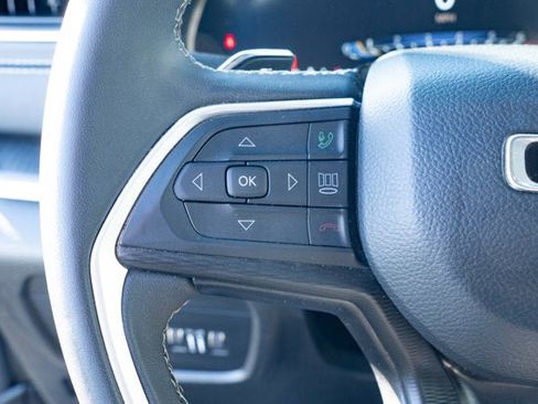 Used 2024 Jeep Grand Cherokee Laredo image 22