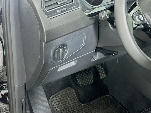 Used 2021 Volkswagen Tiguan SE w/ Panoramic Sunroof Package FWD image 16