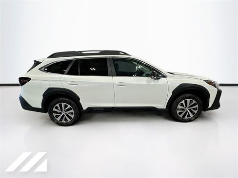 Used 2025 Subaru Outback Premium image 4
