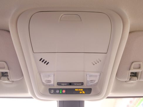 Used 2024 Chevrolet Equinox LT image 34