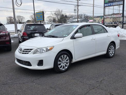 Used 2013 Toyota Corolla LE image 1