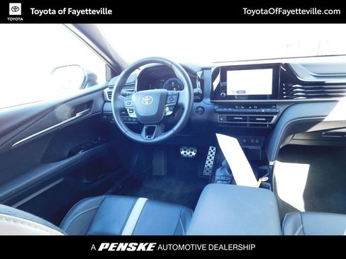 Used 2025 Toyota Camry SE image 6