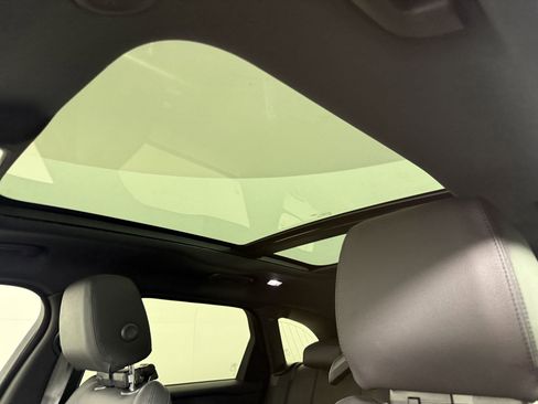 New 2026 Land Rover Range Rover Velar Dynamic SE image 19