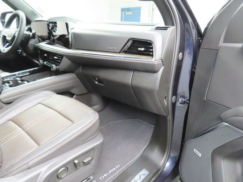 Used 2025 Chevrolet Tahoe High Country AWD/4WD image 42