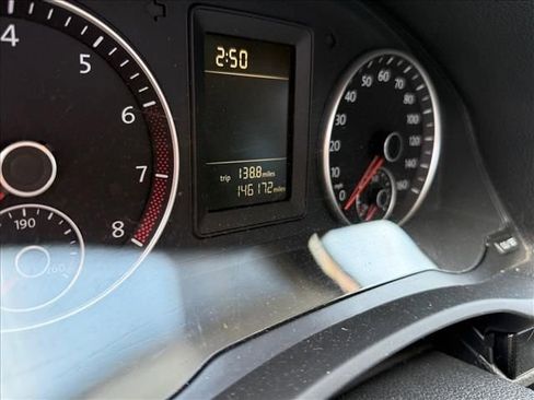 Used 2010 Volkswagen Jetta Limited Edition FWD image 4