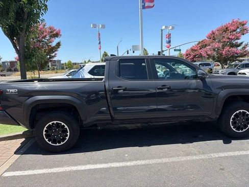 Used 2024 Toyota Tacoma TRD Off-Road w/ TRD Off Road Premium Package AWD/4WD image 7