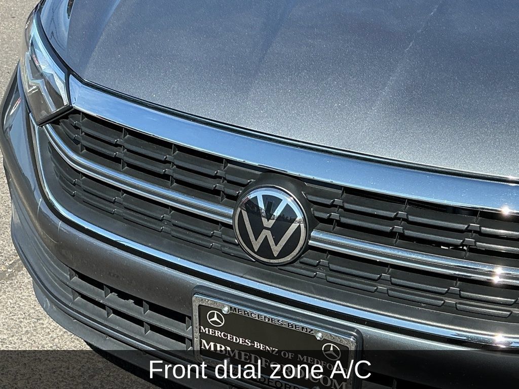 Used 2024 Volkswagen Jetta SE FWD image 4