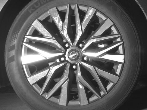 Used 2025 Nissan Altima 2.5 SV image 13