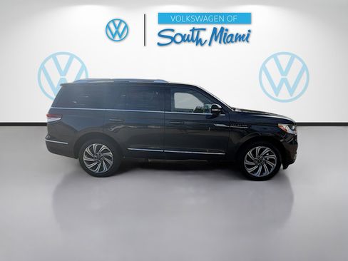 Used 2023 Lincoln Navigator Reserve image 8