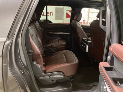 Used 2022 Ford Expedition Max Limited image 9