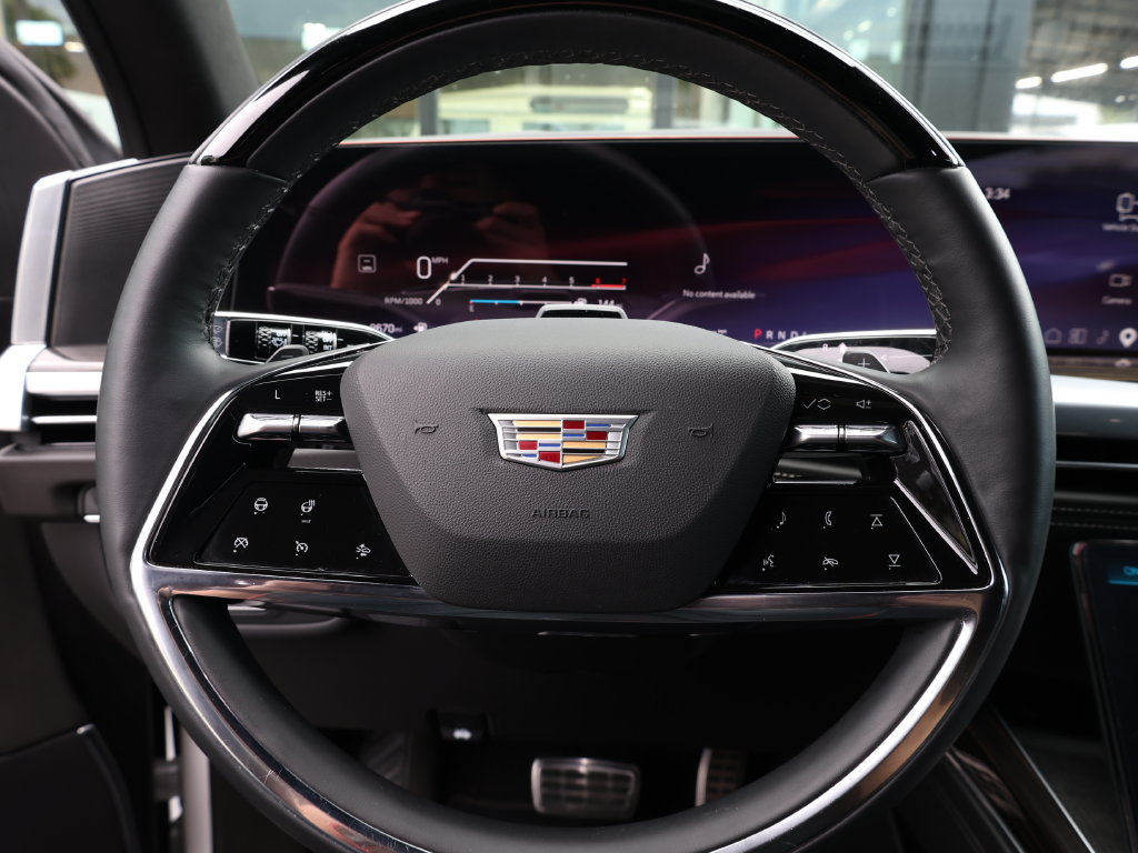 Used 2025 Cadillac Escalade ESV Premium Luxury w/ LPO, Floor Liner Package AWD/4WD image 43