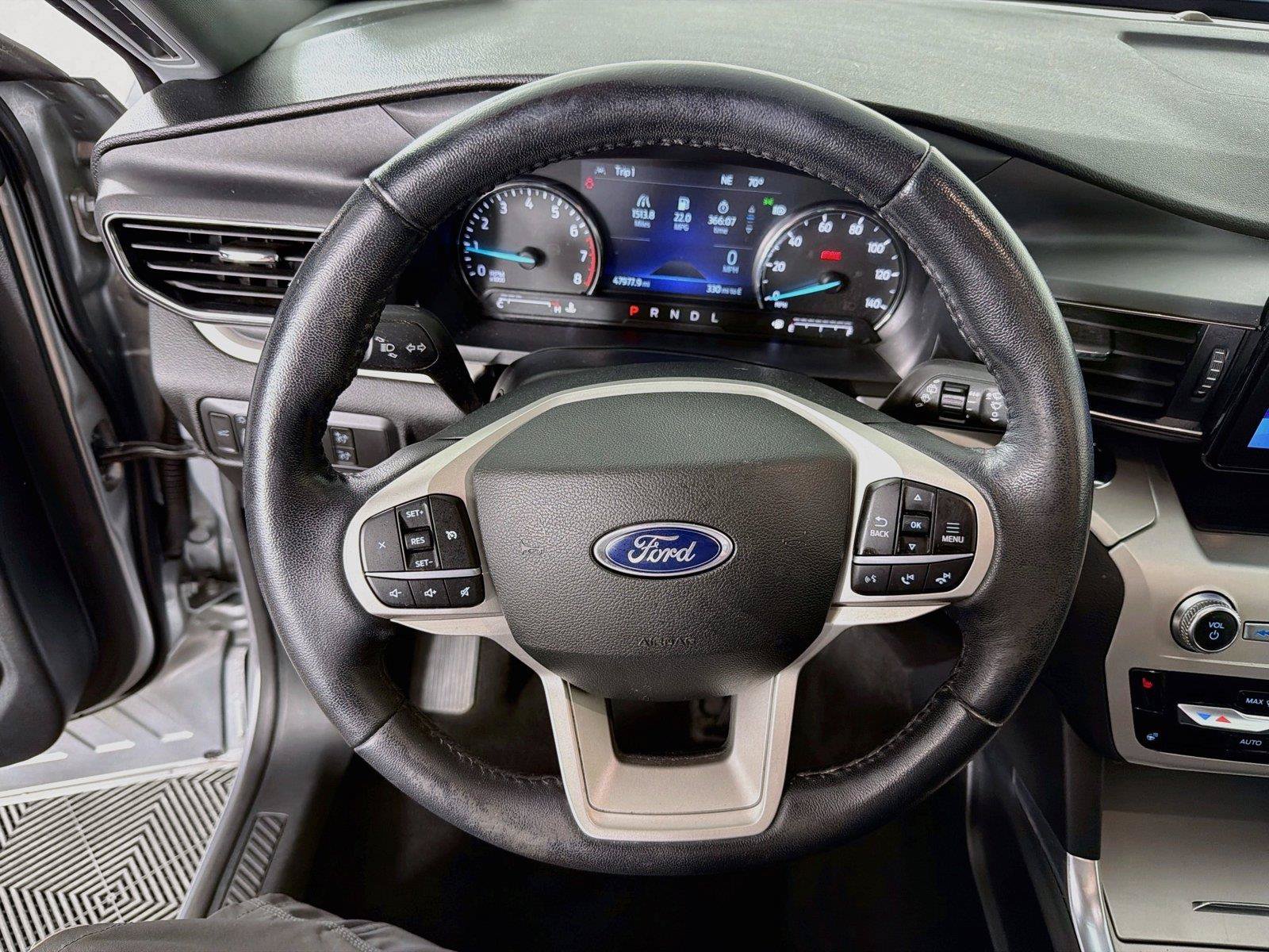 Used 2022 Ford Explorer XLT w/ Equipment Group 202A AWD/4WD image 3