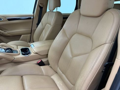 Used 2017 Porsche Cayenne w/ Premium Plus Package image 13