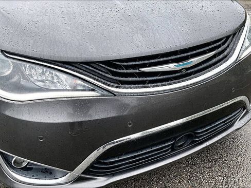 Used 2018 Chrysler Pacifica Limited w/ Advanced Safetytec Group FWD image 31