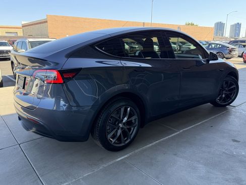 Used 2020 Tesla Model Y Long Range image 4
