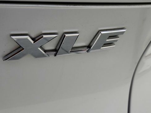 Certified 2024 Toyota Venza XLE image 22