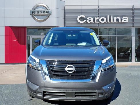 Used 2025 Nissan Pathfinder S image 2