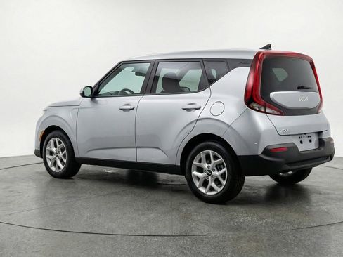 Used 2025 Kia Soul LX w/ LX Technology Package FWD image 6