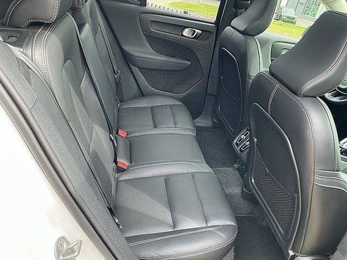 Used 2025 Volvo XC40 B5 Plus AWD/4WD image 19