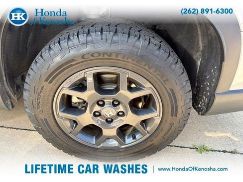 Used 2025 Honda Pilot TrailSport image 3