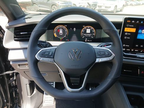 New 2025 Volkswagen Tiguan SE R-Line image 14