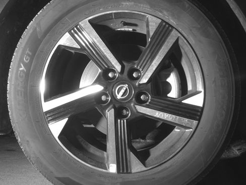 Used 2025 Nissan Sentra SV FWD image 13