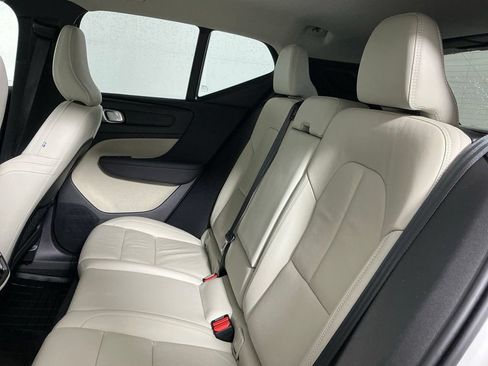 Used 2022 Volvo XC40 T5 Momentum w/ Premium Package AWD/4WD image 26
