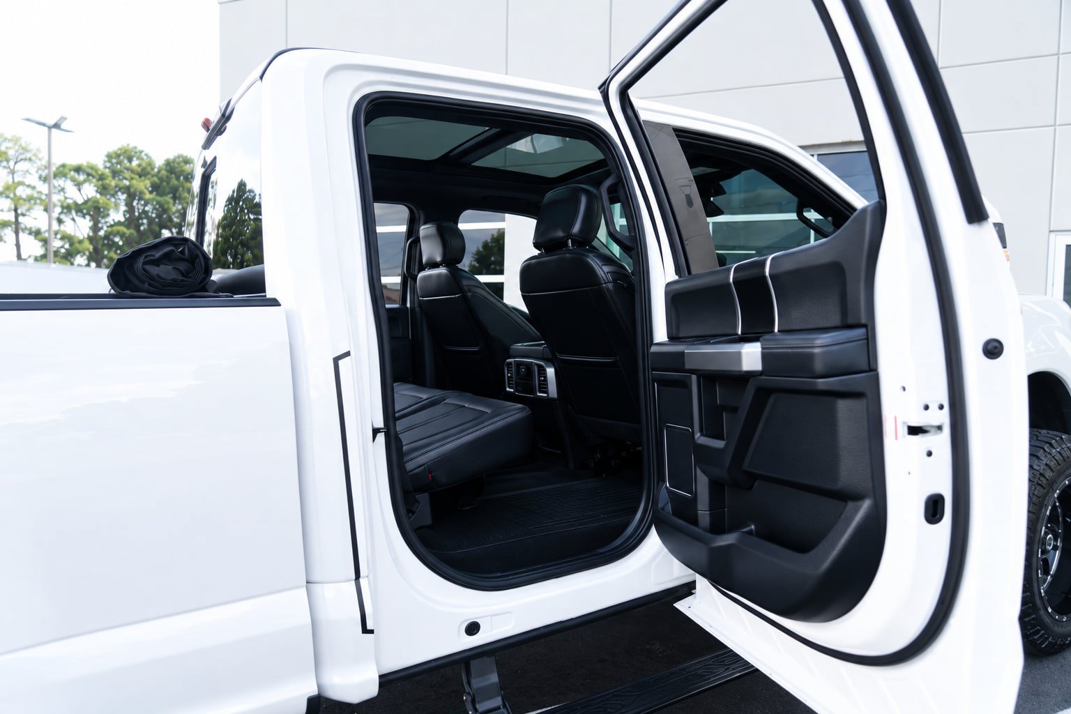 Used 2019 Ford F250 Platinum w/ Platinum Ultimate Package AWD/4WD image 12