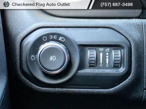 Used 2019 Jeep Wrangler Unlimited Sport image 12