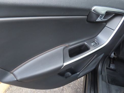 Used 2017 Volvo XC60 T5 Dynamic w/ Preferred Option Package image 14