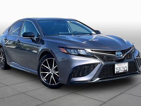 Used 2023 Toyota Camry SE w/ Audio Upgrade Package FWD image 2