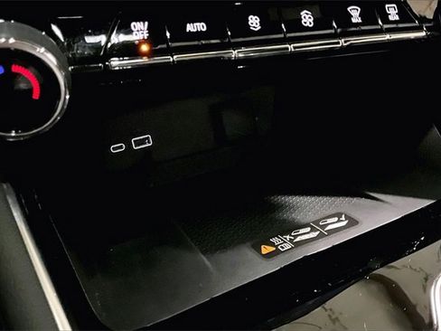 Certified 2024 Chevrolet Traverse RS image 25