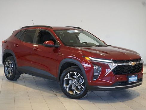 Certified 2025 Chevrolet Trax LT w/ LT Convenience Package image 3