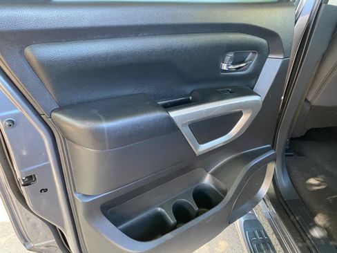 Used 2021 Nissan Titan SV w/ SV Convenience Package RWD image 32