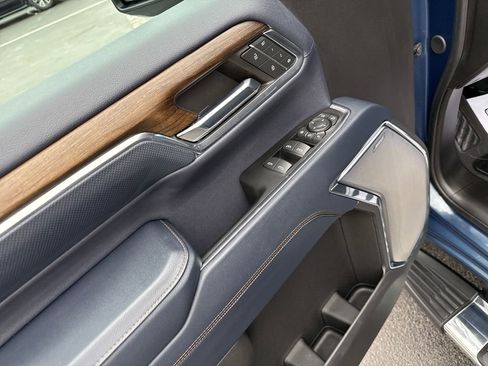 Used 2024 Chevrolet Silverado 2500 High Country image 14