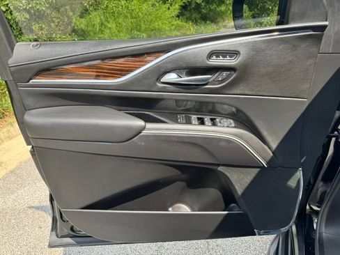 Used 2021 Cadillac Escalade ESV Premium Luxury w/ LPO, Radiant Package AWD/4WD image 8