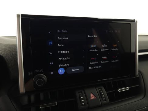 Used 2023 Toyota RAV4 XLE Premium image 22