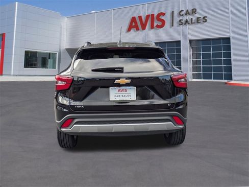 Used 2025 Chevrolet Trax LT w/ LT Convenience Package image 7